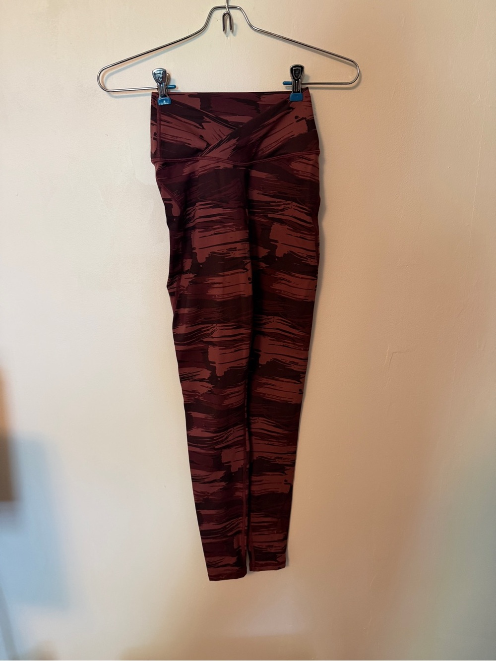 Alphalete Surface Power Legging - Burgundy Canvas Camo